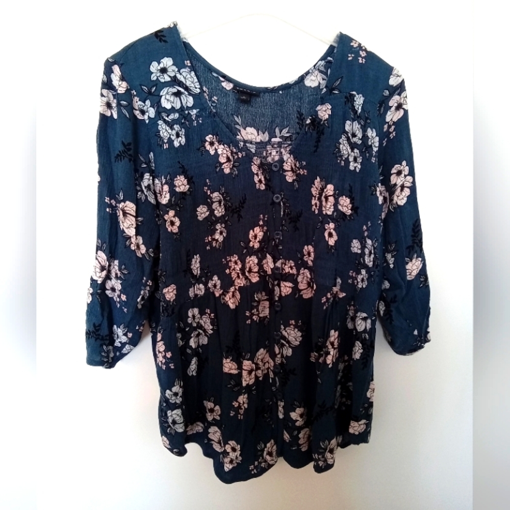 Torrid Women's Blue With White Floral Bohemian Style Top with 3/4 Sleeves 0X